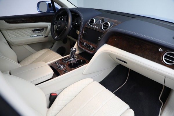 Used 2018 Bentley Bentayga W12 Signature for sale $129,900 at Alfa Romeo of Greenwich in Greenwich CT 06830 20