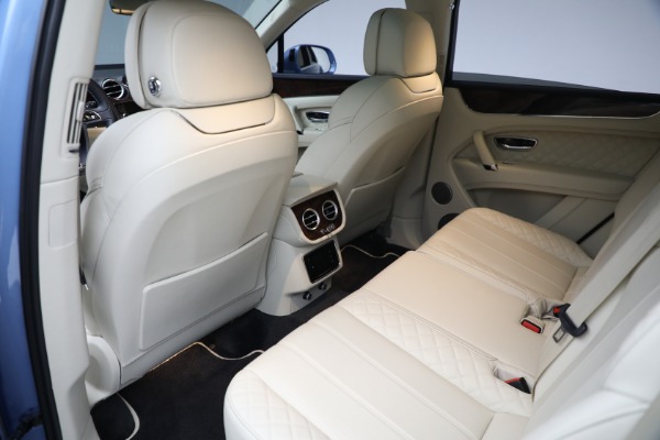 Used 2018 Bentley Bentayga W12 Signature for sale $129,900 at Alfa Romeo of Greenwich in Greenwich CT 06830 24