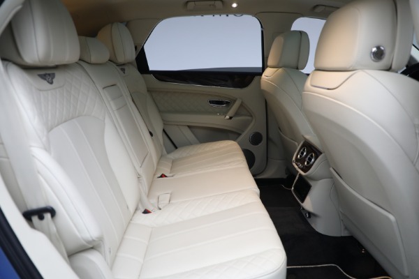 Used 2018 Bentley Bentayga W12 Signature for sale $129,900 at Alfa Romeo of Greenwich in Greenwich CT 06830 28
