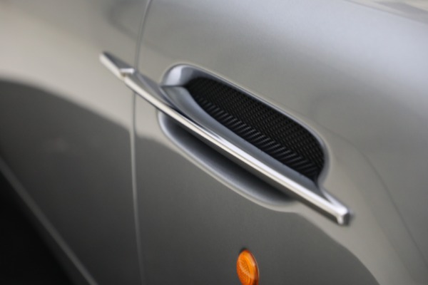 Used 2003 Aston Martin V12 Vanquish for sale Sold at Alfa Romeo of Greenwich in Greenwich CT 06830 28