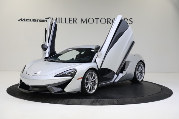 Used 2019 McLaren 570S for sale $187,900 at Alfa Romeo of Greenwich in Greenwich CT 06830 11