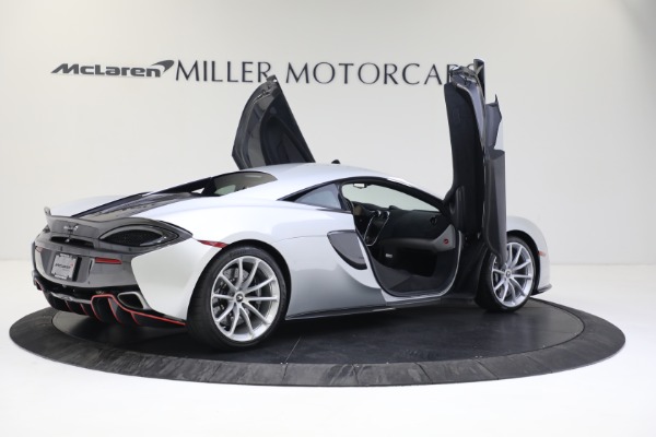 Used 2019 McLaren 570S for sale $187,900 at Alfa Romeo of Greenwich in Greenwich CT 06830 18