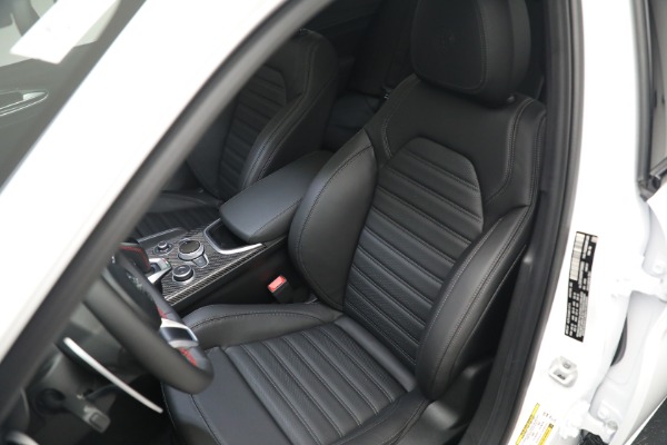 New 2023 Alfa Romeo Giulia Estrema for sale $55,610 at Alfa Romeo of Greenwich in Greenwich CT 06830 11