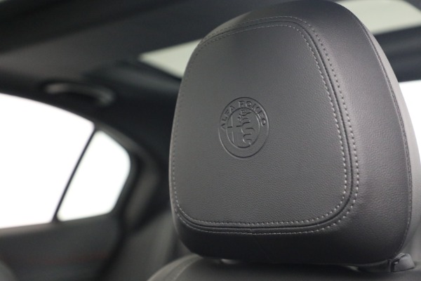 New 2023 Alfa Romeo Giulia Estrema for sale $55,610 at Alfa Romeo of Greenwich in Greenwich CT 06830 21