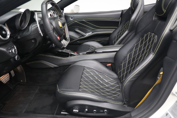 Used 2015 Ferrari California T for sale $157,900 at Alfa Romeo of Greenwich in Greenwich CT 06830 18