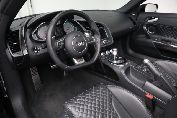 Used 2015 Audi R8 4.2 quattro Spyder for sale $109,900 at Alfa Romeo of Greenwich in Greenwich CT 06830 20