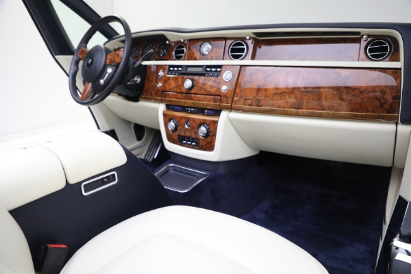 Used 2011 Rolls-Royce Phantom Drophead Coupe for sale $209,900 at Alfa Romeo of Greenwich in Greenwich CT 06830 24