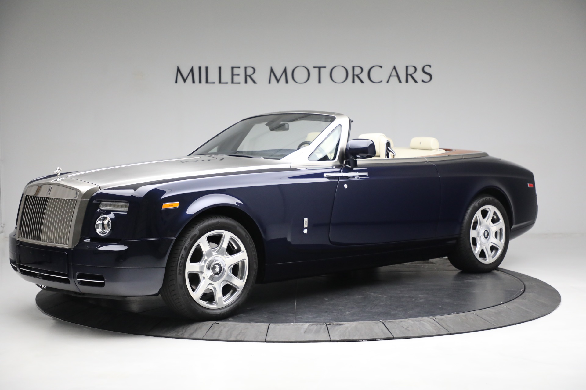 Used 2011 Rolls-Royce Phantom Drophead Coupe for sale $209,900 at Alfa Romeo of Greenwich in Greenwich CT 06830 1