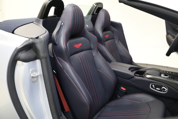 Used 2023 Aston Martin Vantage Roadster for sale $181,900 at Alfa Romeo of Greenwich in Greenwich CT 06830 21