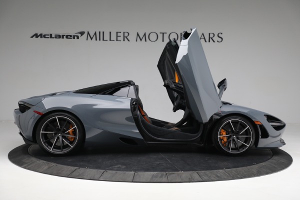 New 2022 McLaren 720S Spider Performance for sale $393,270 at Alfa Romeo of Greenwich in Greenwich CT 06830 15