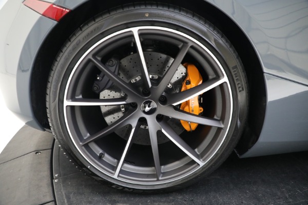 New 2022 McLaren 720S Spider Performance for sale $393,270 at Alfa Romeo of Greenwich in Greenwich CT 06830 23