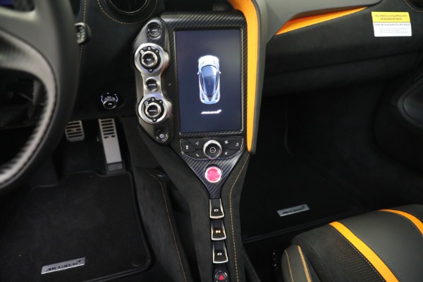 New 2022 McLaren 720S Spider Performance for sale $393,270 at Alfa Romeo of Greenwich in Greenwich CT 06830 25