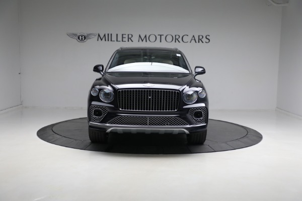 Used 2023 Bentley Bentayga EWB Azure for sale $179,900 at Alfa Romeo of Greenwich in Greenwich CT 06830 15