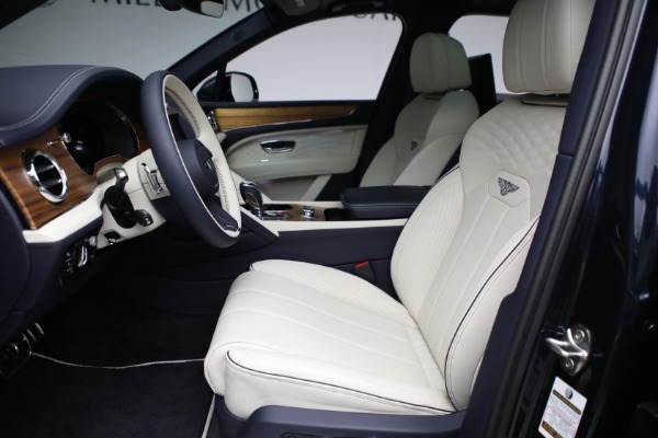 Used 2023 Bentley Bentayga EWB Azure for sale $179,900 at Alfa Romeo of Greenwich in Greenwich CT 06830 20