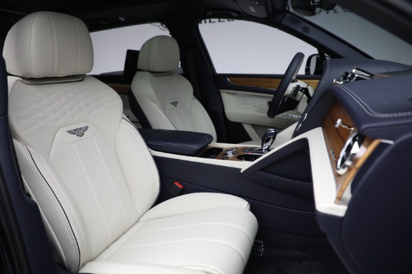 Used 2023 Bentley Bentayga EWB Azure for sale $179,900 at Alfa Romeo of Greenwich in Greenwich CT 06830 25
