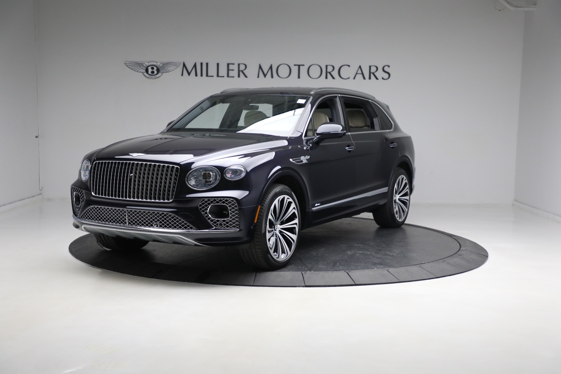 Used 2023 Bentley Bentayga EWB Azure for sale $179,900 at Alfa Romeo of Greenwich in Greenwich CT 06830 1