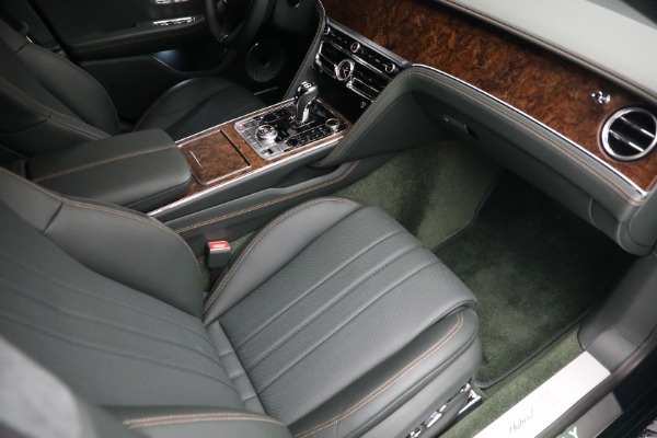 Used 2022 Bentley Flying Spur Hybrid for sale $214,900 at Alfa Romeo of Greenwich in Greenwich CT 06830 27