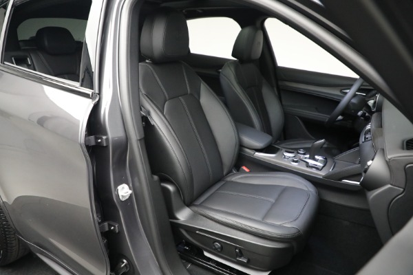 New 2023 Alfa Romeo Stelvio Ti for sale $55,550 at Alfa Romeo of Greenwich in Greenwich CT 06830 18
