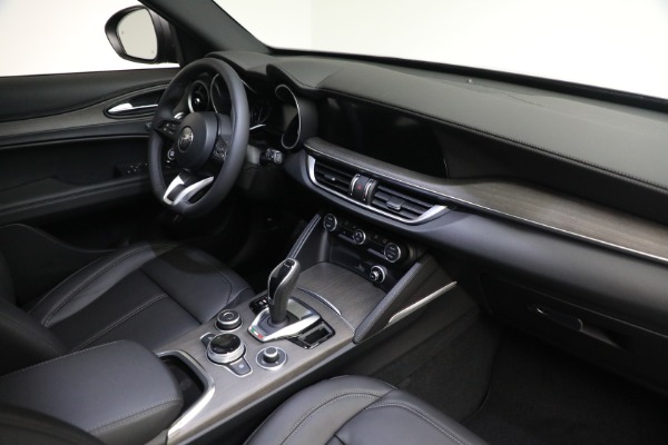 New 2023 Alfa Romeo Stelvio Ti for sale $55,550 at Alfa Romeo of Greenwich in Greenwich CT 06830 19