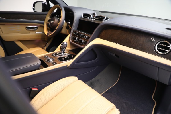 New 2023 Bentley Bentayga EWB V8 for sale $259,345 at Alfa Romeo of Greenwich in Greenwich CT 06830 22