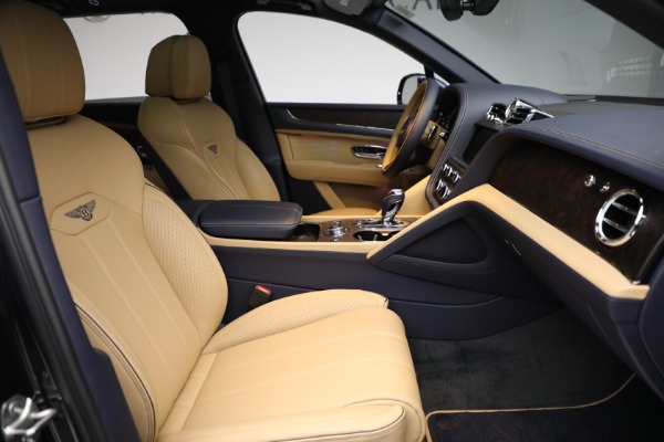 New 2023 Bentley Bentayga EWB V8 for sale $259,345 at Alfa Romeo of Greenwich in Greenwich CT 06830 23
