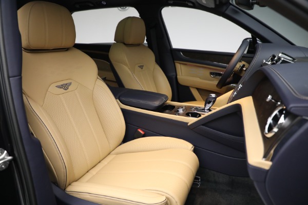 New 2023 Bentley Bentayga EWB V8 for sale $259,345 at Alfa Romeo of Greenwich in Greenwich CT 06830 24