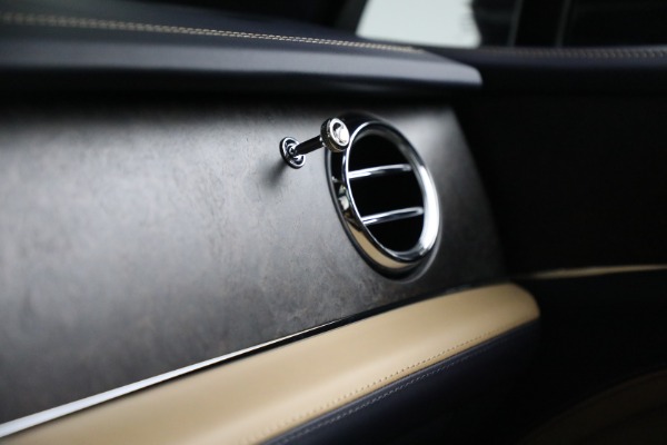 New 2023 Bentley Bentayga EWB V8 for sale $259,345 at Alfa Romeo of Greenwich in Greenwich CT 06830 25