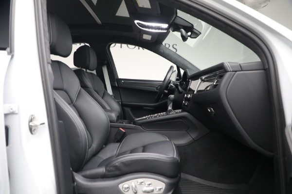Used 2021 Porsche Macan Turbo for sale $84,900 at Alfa Romeo of Greenwich in Greenwich CT 06830 17