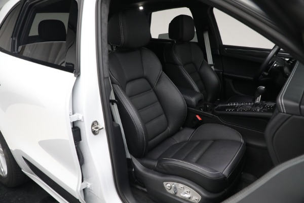Used 2021 Porsche Macan Turbo for sale $84,900 at Alfa Romeo of Greenwich in Greenwich CT 06830 18