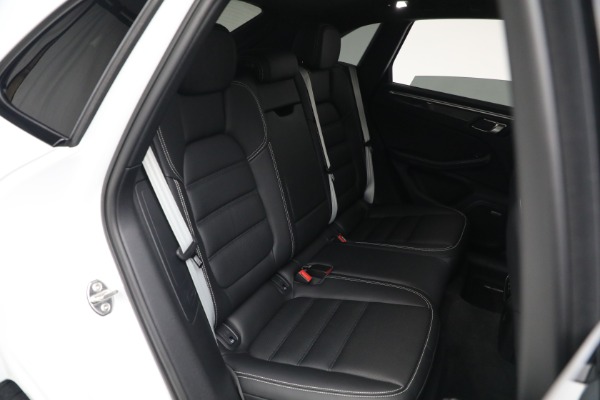 Used 2021 Porsche Macan Turbo for sale $84,900 at Alfa Romeo of Greenwich in Greenwich CT 06830 20