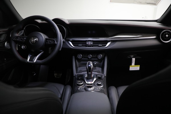 New 2023 Alfa Romeo Stelvio Estrema for sale $63,250 at Alfa Romeo of Greenwich in Greenwich CT 06830 22