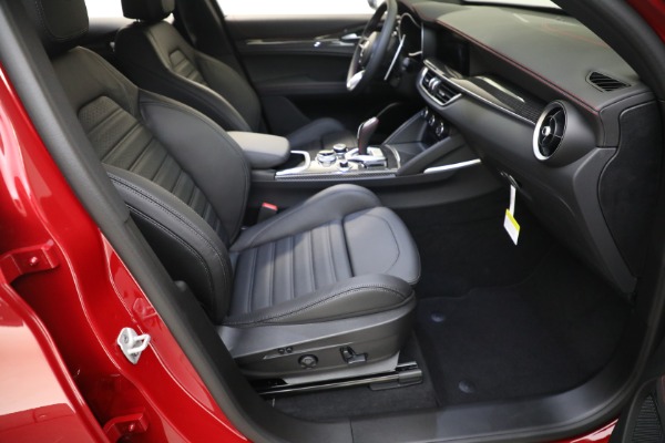 New 2023 Alfa Romeo Stelvio Estrema for sale $63,465 at Alfa Romeo of Greenwich in Greenwich CT 06830 24