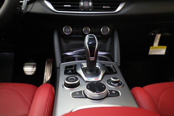 New 2023 Alfa Romeo Stelvio Veloce for sale $59,265 at Alfa Romeo of Greenwich in Greenwich CT 06830 17
