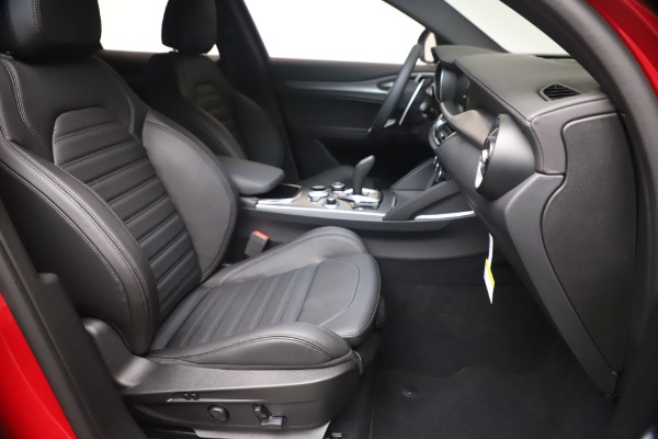 New 2023 Alfa Romeo Stelvio Veloce for sale $60,940 at Alfa Romeo of Greenwich in Greenwich CT 06830 21