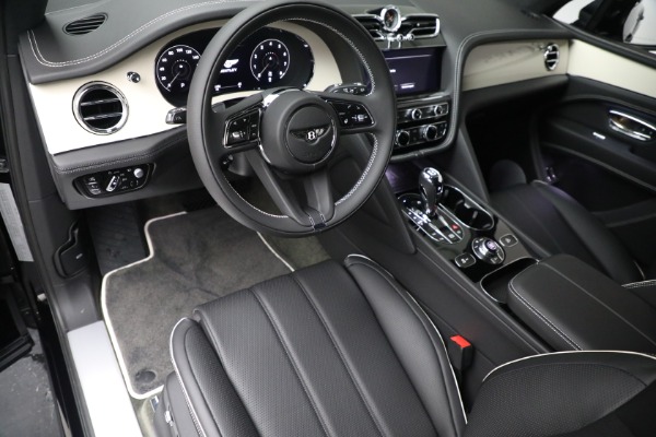 New 2023 Bentley Bentayga V8 for sale $238,470 at Alfa Romeo of Greenwich in Greenwich CT 06830 18
