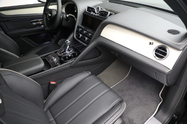 New 2023 Bentley Bentayga V8 for sale $238,470 at Alfa Romeo of Greenwich in Greenwich CT 06830 26