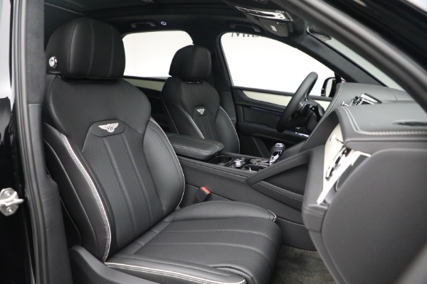 New 2023 Bentley Bentayga V8 for sale $238,470 at Alfa Romeo of Greenwich in Greenwich CT 06830 28
