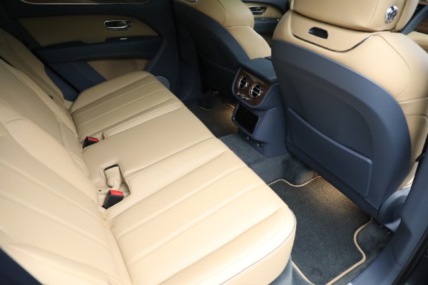 New 2023 Bentley Bentayga V8 for sale $230,170 at Alfa Romeo of Greenwich in Greenwich CT 06830 28