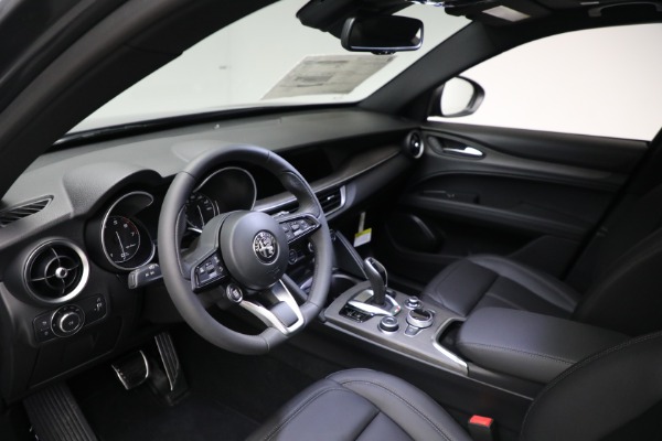 New 2023 Alfa Romeo Stelvio Ti for sale $55,980 at Alfa Romeo of Greenwich in Greenwich CT 06830 13