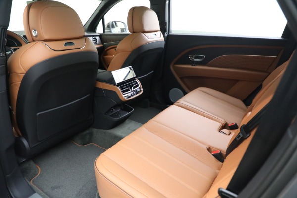Used 2023 Bentley Bentayga EWB Azure V8 for sale $196,900 at Alfa Romeo of Greenwich in Greenwich CT 06830 23