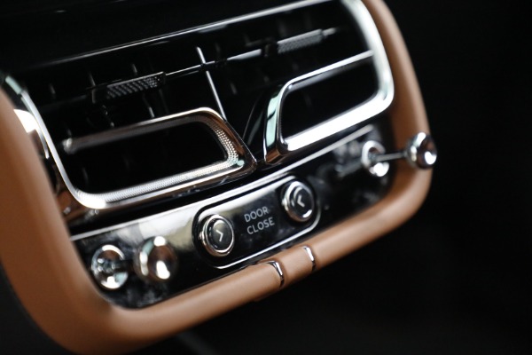 New 2023 Bentley Bentayga EWB Azure V8 for sale $274,655 at Alfa Romeo of Greenwich in Greenwich CT 06830 25