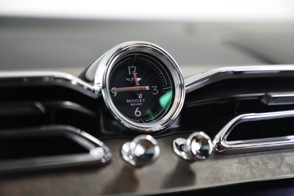 New 2023 Bentley Bentayga EWB Azure V8 for sale $274,655 at Alfa Romeo of Greenwich in Greenwich CT 06830 26