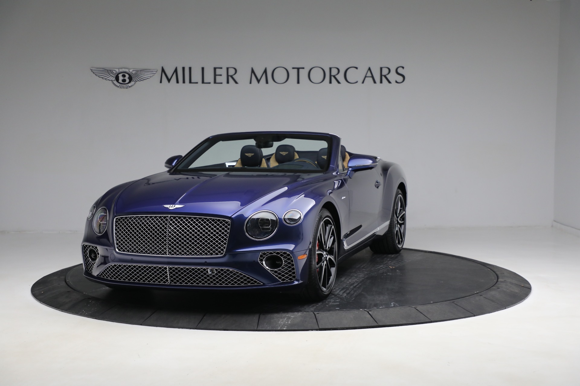 New 2023 Bentley Continental GTC Azure V8 for sale $334,475 at Alfa Romeo of Greenwich in Greenwich CT 06830 1