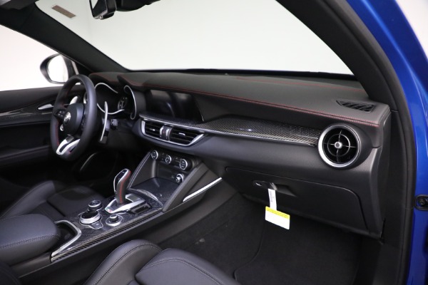 New 2023 Alfa Romeo Stelvio Estrema for sale $63,625 at Alfa Romeo of Greenwich in Greenwich CT 06830 17