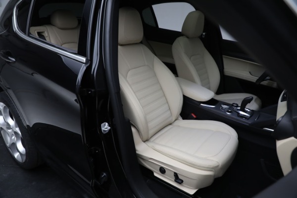 New 2023 Alfa Romeo Stelvio Ti Lusso for sale $59,275 at Alfa Romeo of Greenwich in Greenwich CT 06830 14