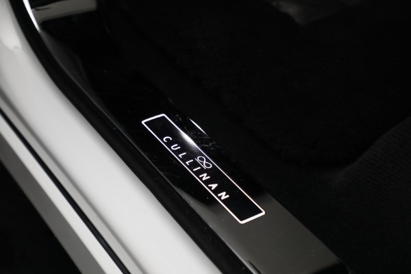 Used 2022 Rolls-Royce Black Badge Cullinan for sale Sold at Alfa Romeo of Greenwich in Greenwich CT 06830 19