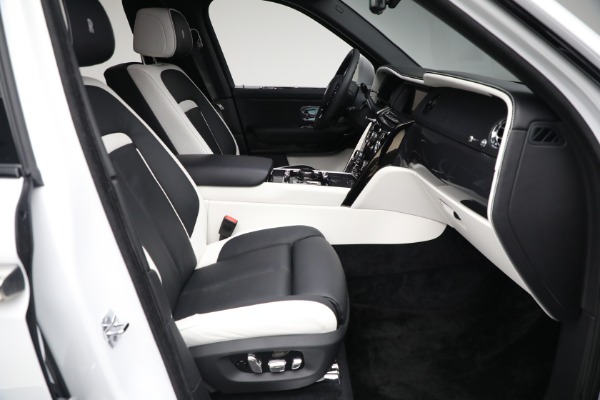 Used 2022 Rolls-Royce Black Badge Cullinan for sale $399,900 at Alfa Romeo of Greenwich in Greenwich CT 06830 27