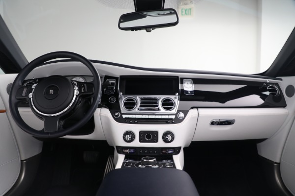 Used 2019 Rolls-Royce Dawn for sale Sold at Alfa Romeo of Greenwich in Greenwich CT 06830 4