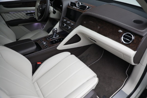 Used 2022 Bentley Bentayga V8 for sale $205,900 at Alfa Romeo of Greenwich in Greenwich CT 06830 26