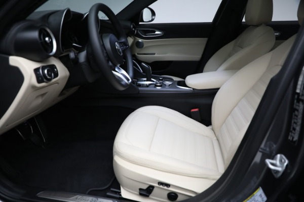 New 2023 Alfa Romeo Giulia Ti Lusso for sale $50,370 at Alfa Romeo of Greenwich in Greenwich CT 06830 15